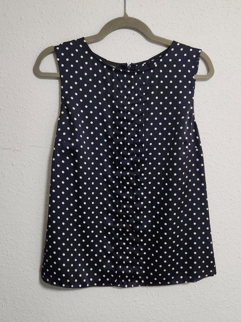 Jones New York | Navy Polka Dot Sleeveless Blouse Top 6